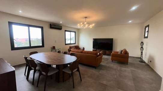 Appartement meublé au Point E (193m2) au 4e étage image 1