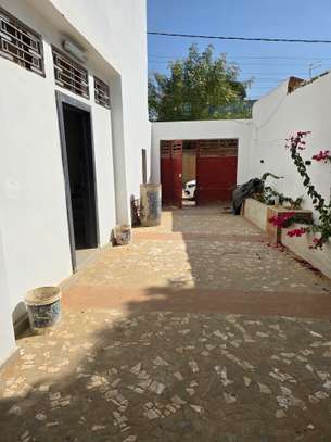 Particulier Vend Superbe villa a Saly R+1 image 8