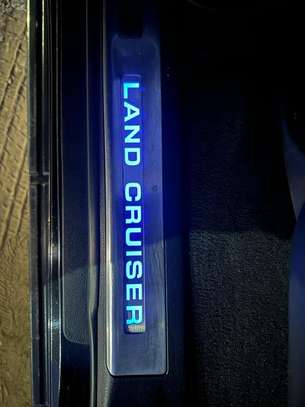 Land cruiser image 9
