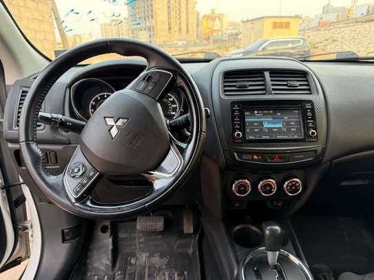 2017 Mitsubishi Outlander image 8