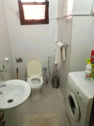 Mermoz deux chambres salon à louer image 7