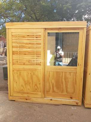 Armoire et rangements en bois massif image 1