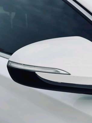 Hyundai Elantra image 12