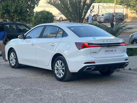 ROEWE i5 Véhicule chinois intélligent image 3