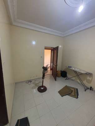 Villa moderne spacieuse 3 niveaux avec garage double image 11