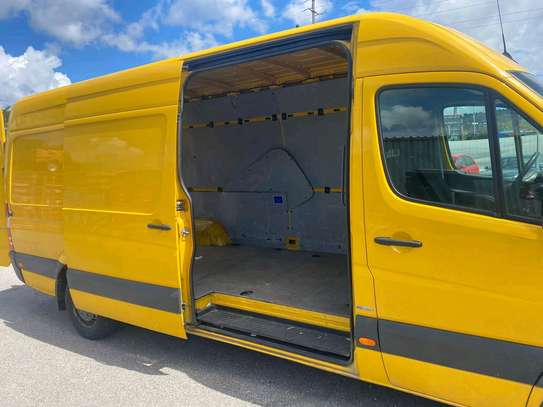 Mercedes Sprinter fourgon utilitaire jaune grande capacité image 9
