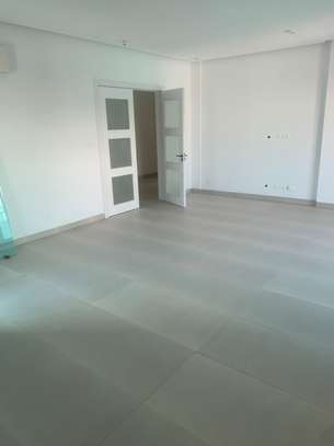 Magnifique Appartement à louer à yoff image 10