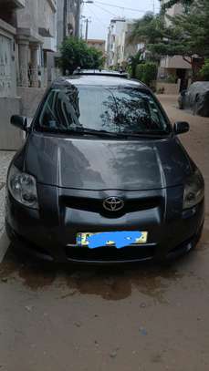 Toyota Auris Gris Berline compacte économique image 1