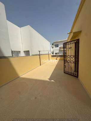 Villa R+2 à louer au Mamelles image 8