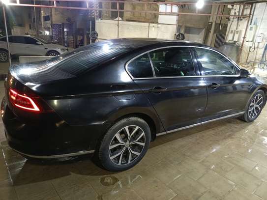 Volkswagen Passat Berline Noir confort et performance image 12