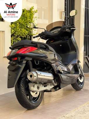 Yamaha Xmax 125i, Venant image 4