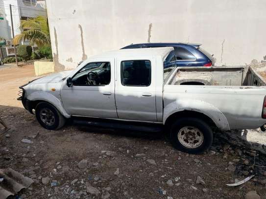 Nissan pickup image 7