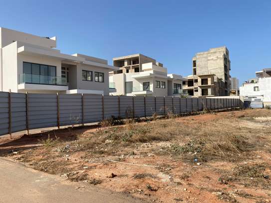 Terrain commercial au Almadies  idéal pour projet immobilier image 2