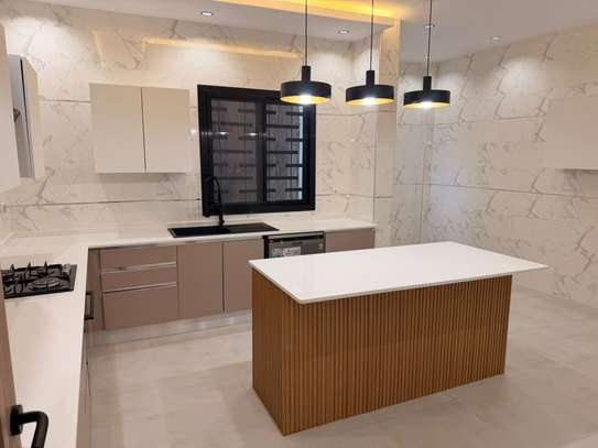 CUISINE EQUIPEE SUR MESURE INSTALLE A DAKAR image 3
