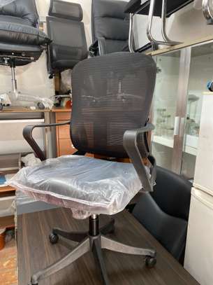 Chaise de bureau ergonomique noire maille respirante image 3