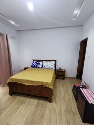 Villa de 300m2 a Thies image 8