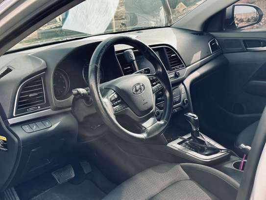 Hyundai elantra image 7