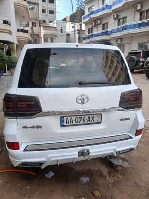 LAND CRUISER image 3