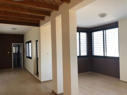 Villa à louer aux Almadies vers King Fahd Palace image 5