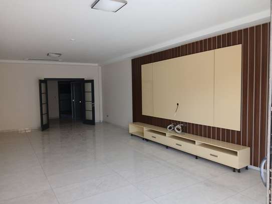 BEL APPARTEMENT DE 04 CHAMRES AU POINT E image 2