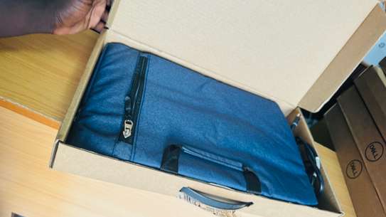 DELL 7480 neuf - i7 - 256/ 8gb dan son carton image 11