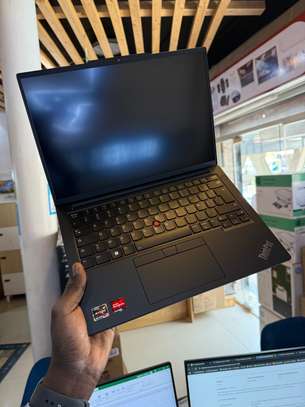 Lenovo E14 Gen 5 - Ryzen 3 Pro | 16GB | 256 SSD image 2