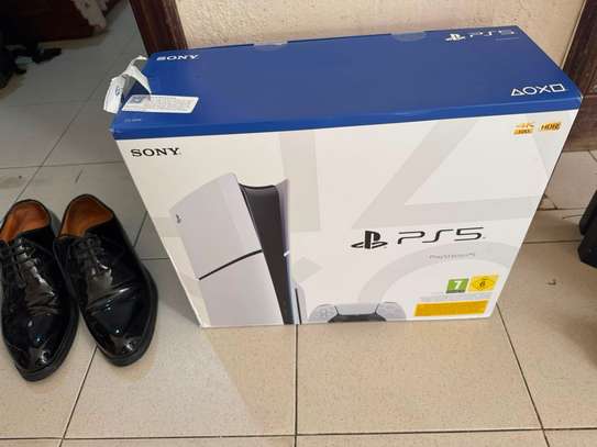 PS5 slim neuve dans sa boîte image 2