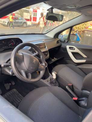 Peugeot 208 2018 image 3