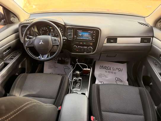 Mitsubishi OUTLANDER 7place Année 2018 image 9