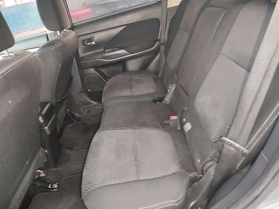 Mitsubishi Outlander image 3