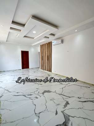 Appartement F4 à louer à la Cité Biagui image 6
