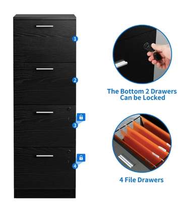 Classeur en bois à 4 tiroirs Dextrus avec serrure image 3