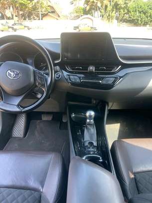 TOYOTA C-HR 2017 FULL OPTIONS image 5