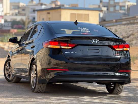 2017 HYUNDAI AVANTE image 9