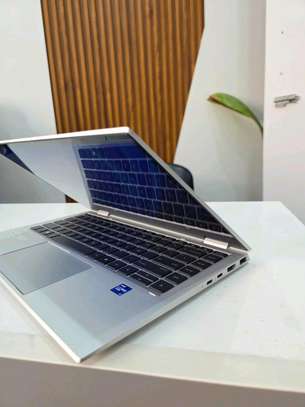 HP 1040 G8 image 4
