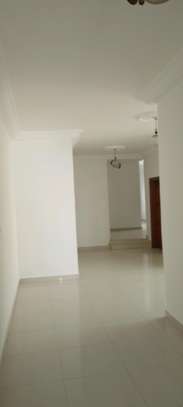 Appartement deux chambres salon image 8