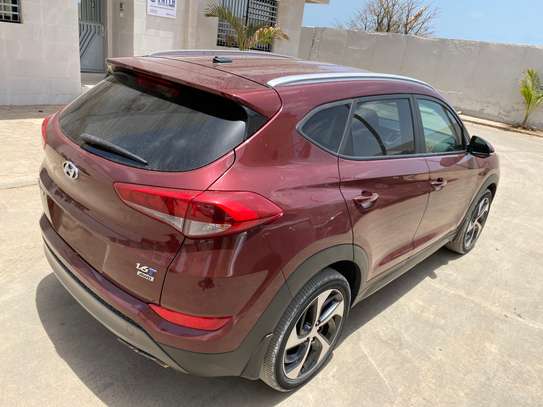 Hyundai Toucson image 2