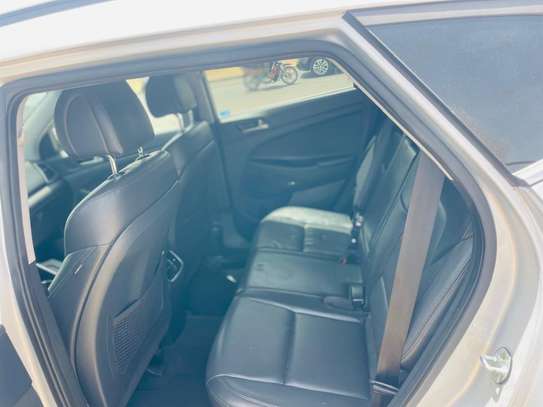HYUNDAI TUCSON 2018 image 9
