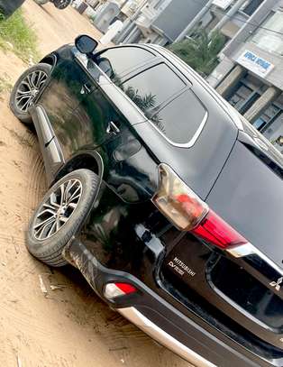 2017 Mitsubishi outlander image 5