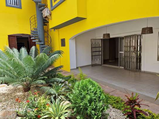 Villa d’Architecte R+1 à 300m de la Plage – Virage, Dakar image 9