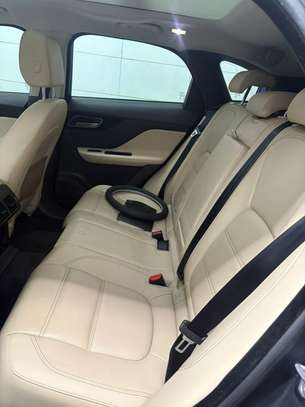 Jaguar F Pace 2017 image 10