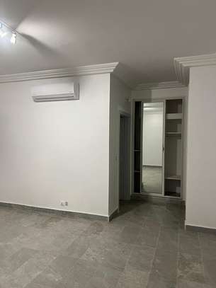 3 chambres salon à louer en face King fahd image 6
