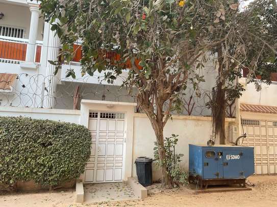 Villa F6 R+1 avec garage aux mamelles image 1