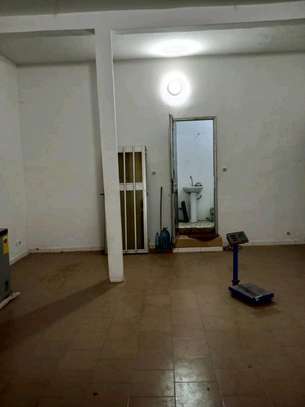 Magasin à louer à la cité Biagui Yoff image 5