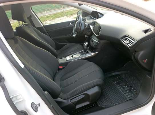 Peugeot 308 T9 automatique diesel image 8