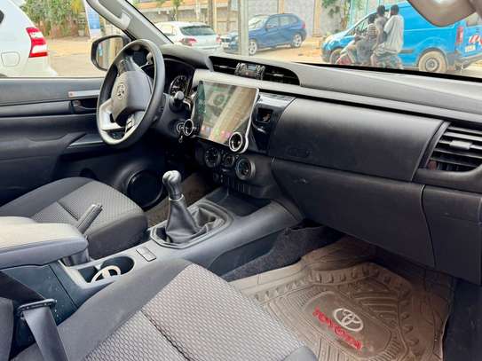Toyota Hilux simple cabine diesel bleu foncé image 2