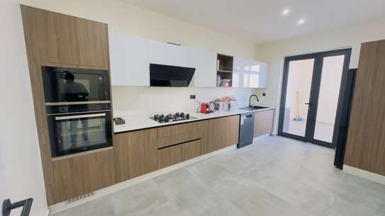 Appartement meublé neuf au Point E au 4e étage image 1