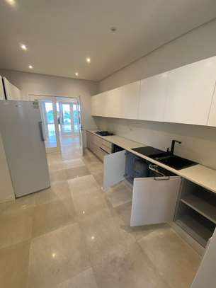 Appartement f4 à louer au point e image 5