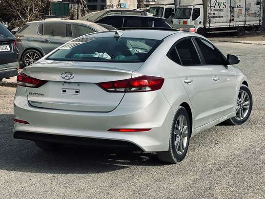 Hyundai elantra image 5