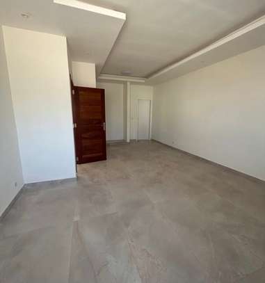 Villa à vendre F4 à Zac Mbao Cite Khalifa image 3
